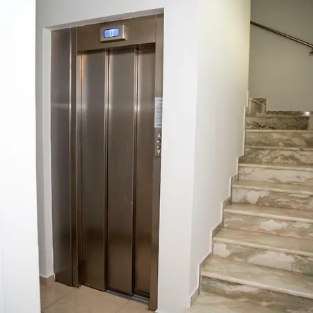 アパート Sophia Loft & アルゴストリオン